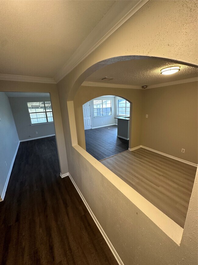 Building Photo - 15935 Kenbrook Dr