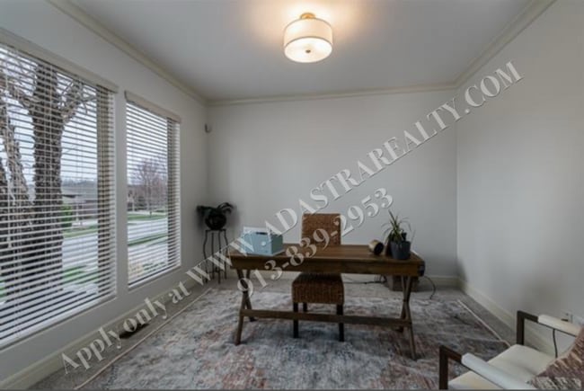 Building Photo - Gorgeous 5 Bed 5 Bath Home in Olathe-Avail...