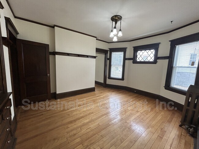 Building Photo - 14 Clearview Ave