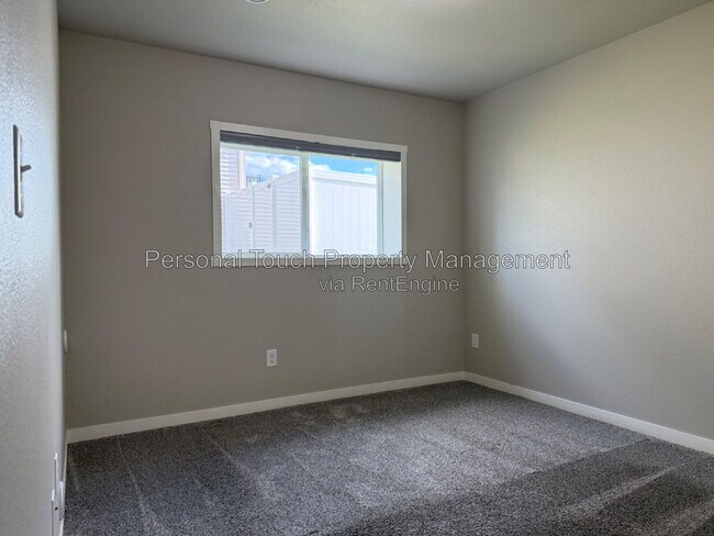 Building Photo - 1067 Barnes Dr W