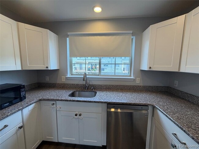 Building Photo - 29415 Glen Oaks Blvd E