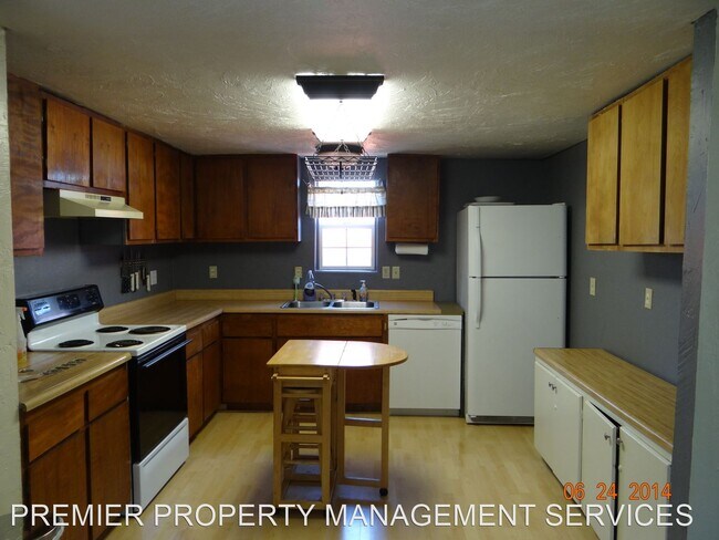 Building Photo - 3 br, 2 bath House - 902 25th Place