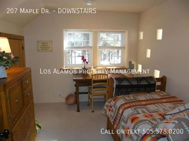 Building Photo - 207 Maple Dr