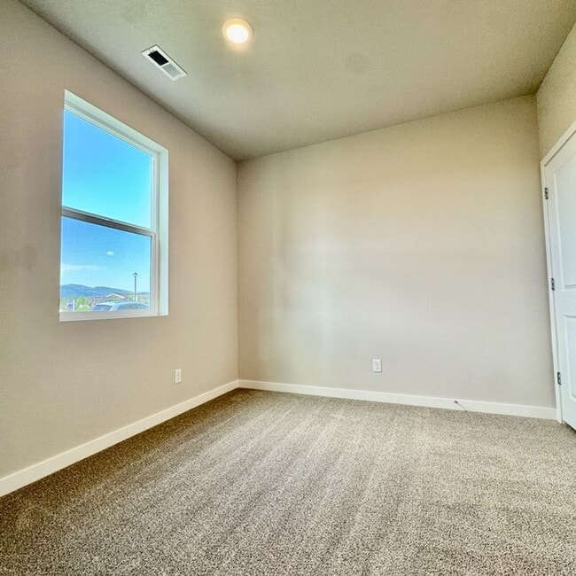 Building Photo - Beautiful Brand New Home!