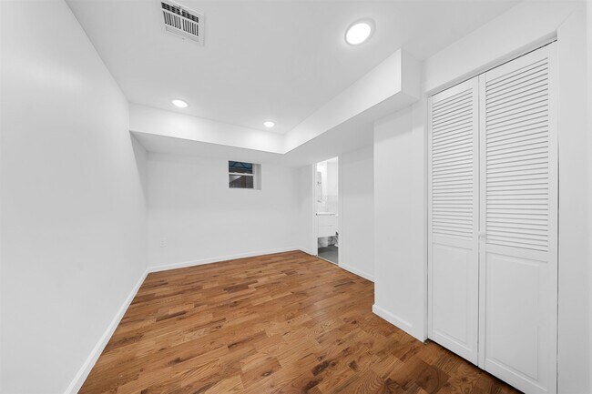 Building Photo - 1111 53rd St