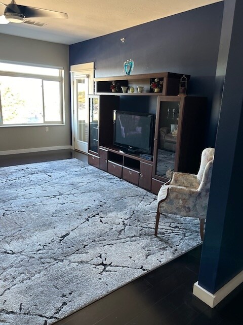 living area - 400 N Richmond St