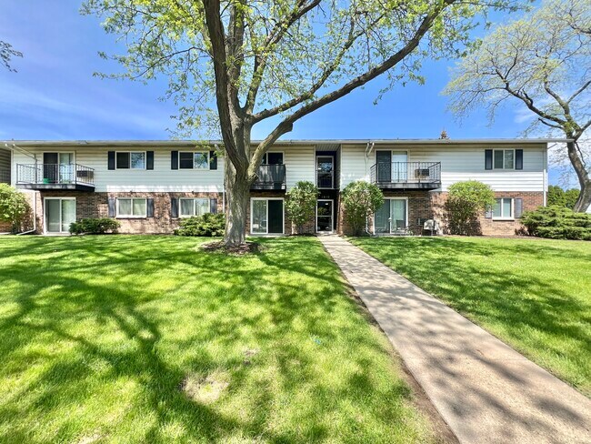 Primary Photo - 1810 Greenway Cross, Fitchburg, WI, 53713