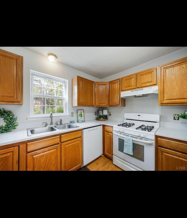 Building Photo - 224 Dove Ct