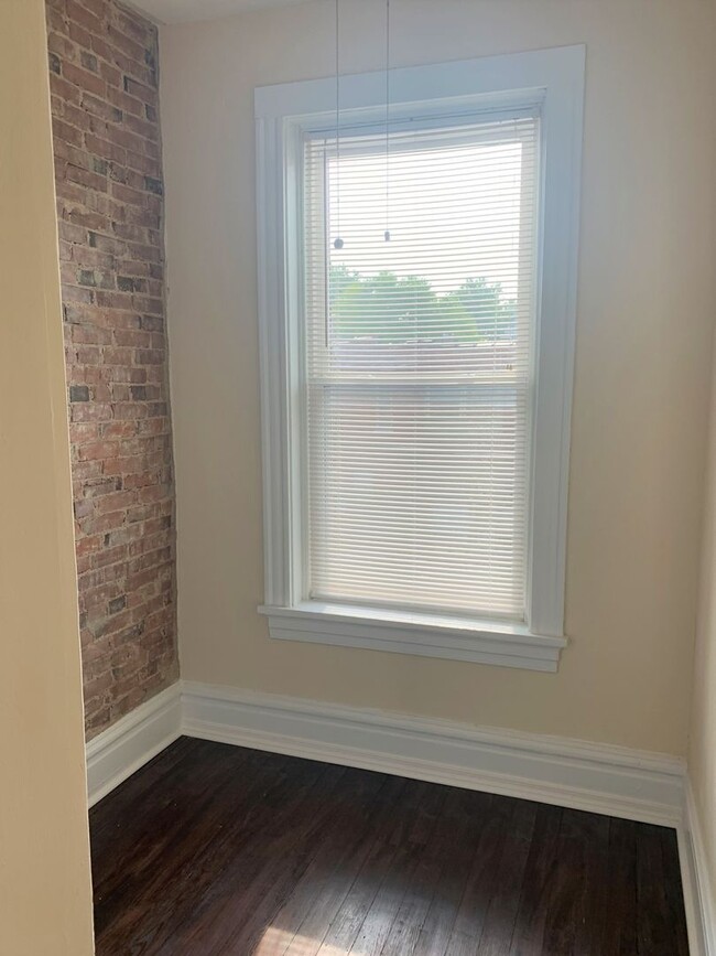 Building Photo - 1077 S Taylor Ave