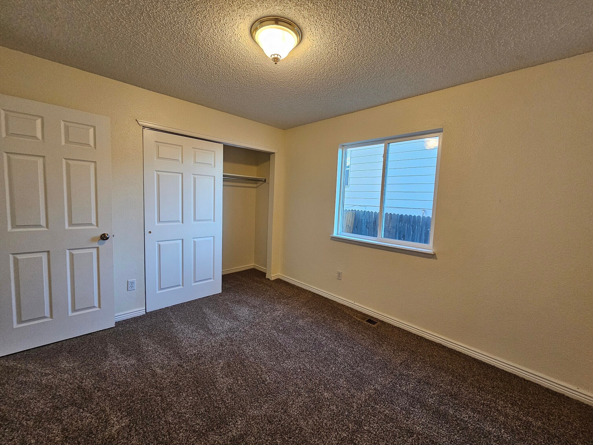 Building Photo - 4672 Saddle Ridge Dr