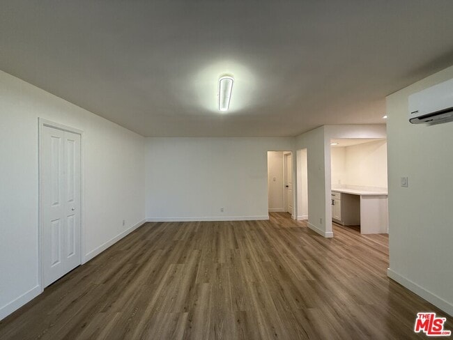 Building Photo - 314 S Clark Dr