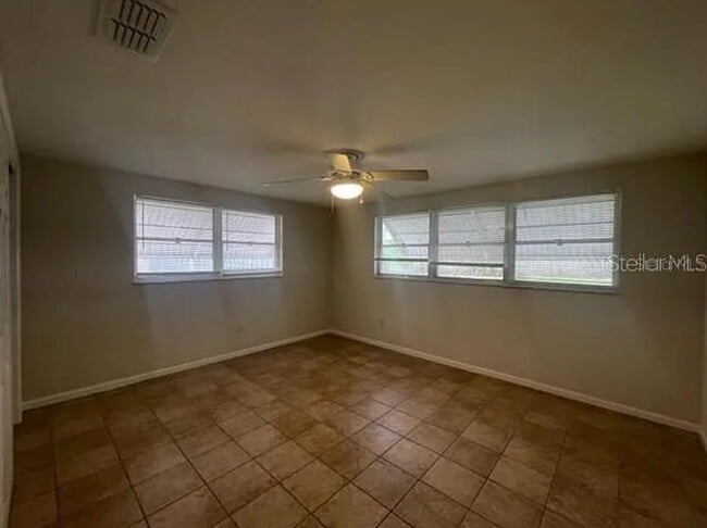 Building Photo - 1305 Carr Dr