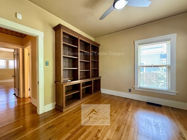 Building Photo - 429 E San Rafael St
