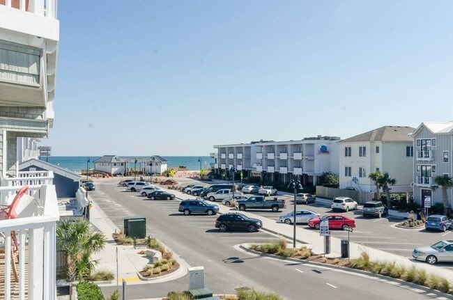 Building Photo - 1102 N Lumina Ave