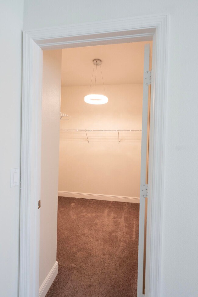 Building Photo - 10885 SW Robbia Way