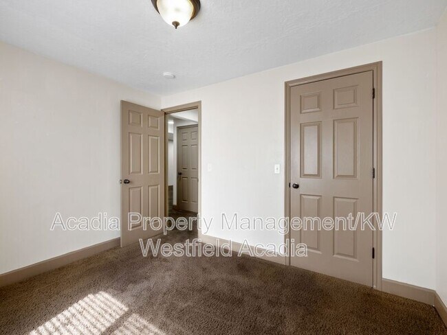 Building Photo - 25 E 2250 N
