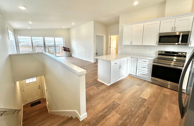 Primary Photo - Stunning new home (2025) in North Tacoma –...