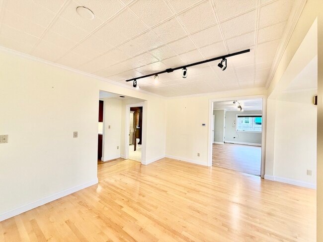 Building Photo - 23 Gardner Ave