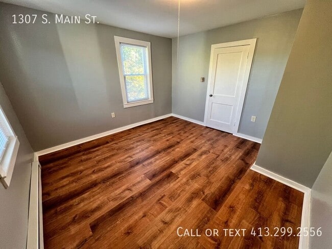 Building Photo - 1307 S Main St
