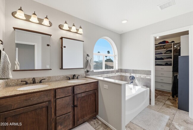 Building Photo - 1741 S Clearview Ave