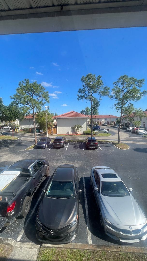 Building Photo - 1718 Silver Creek Ct