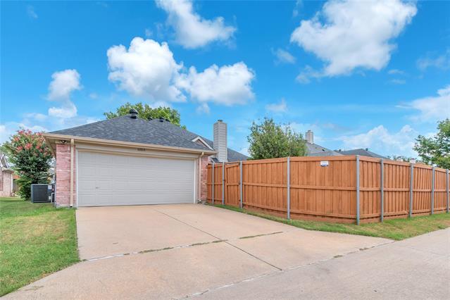 Building Photo - 10809 River Oaks Dr