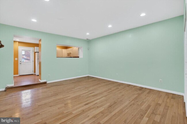 Building Photo - 1227 Meigs Pl NE