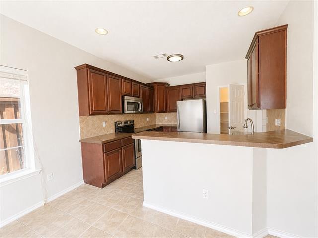 Building Photo - 127 Castleridge Dr