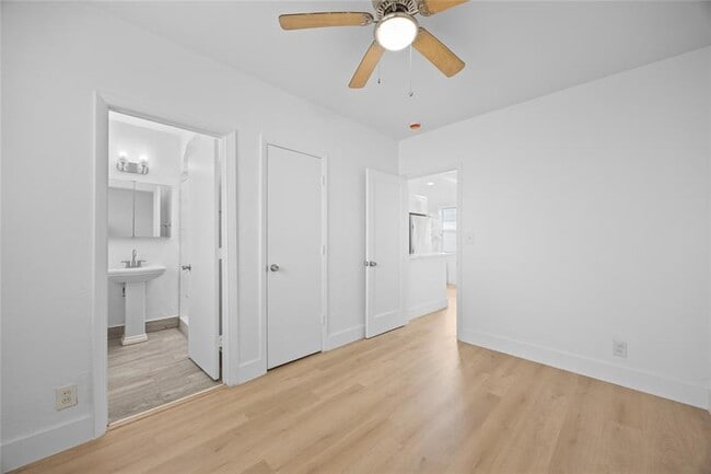 Building Photo - 412 SE 16th St