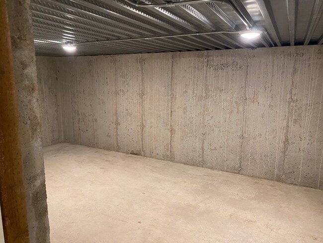 Building Photo - 332 S 160 W