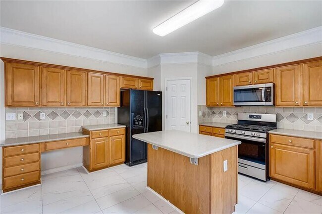Building Photo - 520 Midhurst Pl