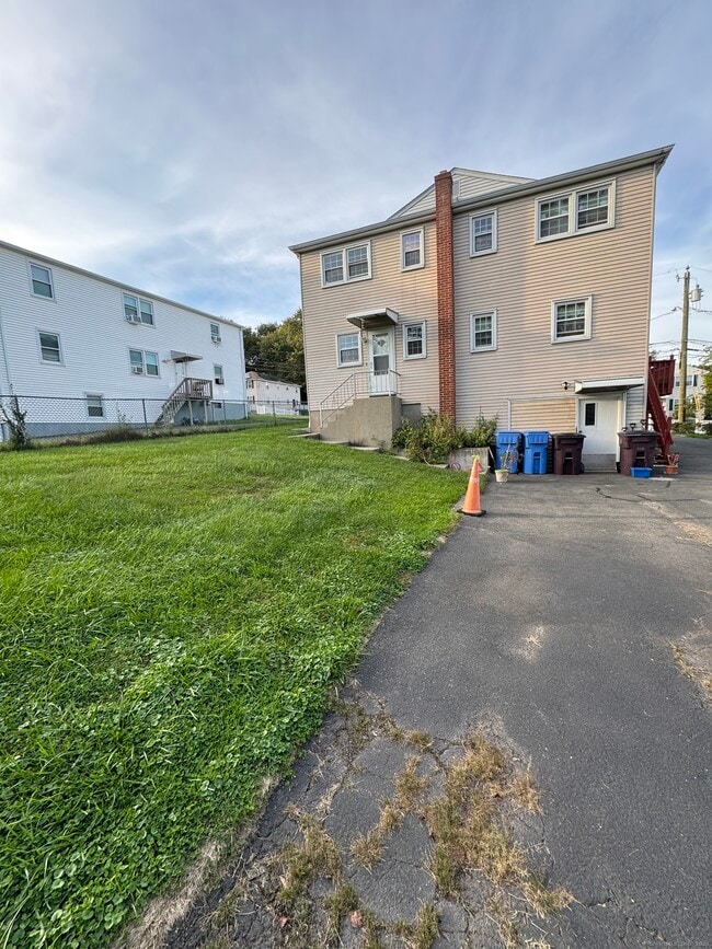 Building Photo - 67 Walsh St