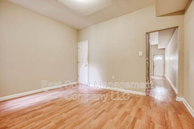 Building Photo - 402 E Lorraine Ave