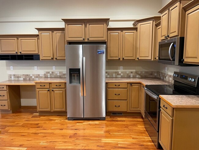 Building Photo - Well Maintained Home in Desirable Pelican ...