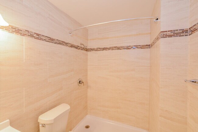 Building Photo - 803 Hillary Ct