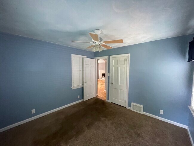 Building Photo - 928 Monterey Ave