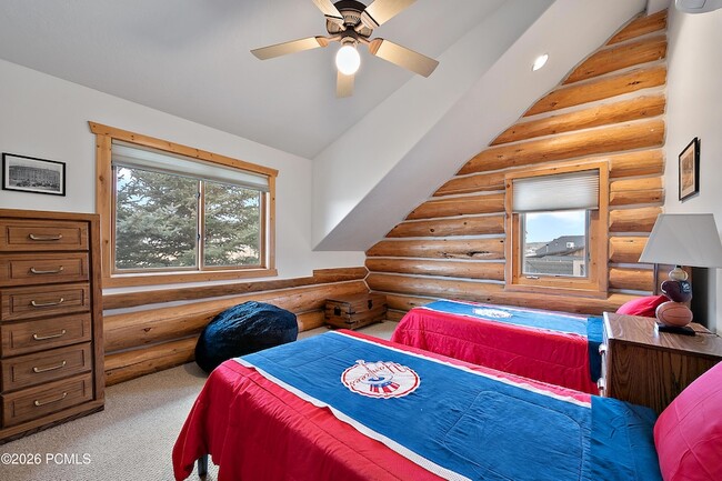 Building Photo - 948 S Foothill Dr