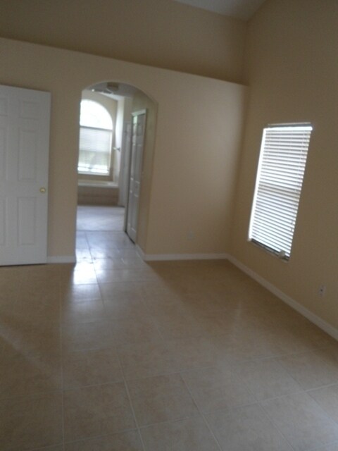 Building Photo - 4 Bedroom 3 Bath Home - Kissimmee ~ Southp...