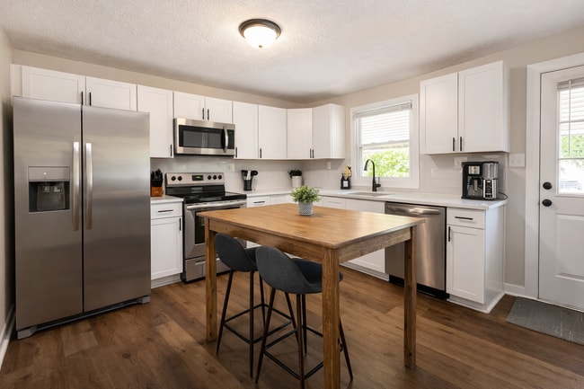 Building Photo - Fully Furnished 3BR Home | Walk to Downtown Noblesville
