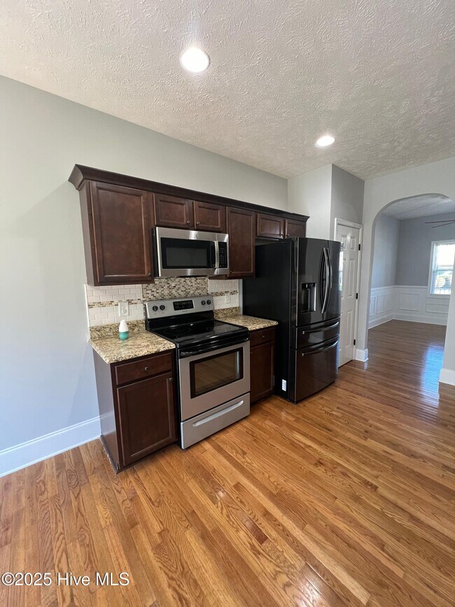 Building Photo - 127 Lightwater Dr