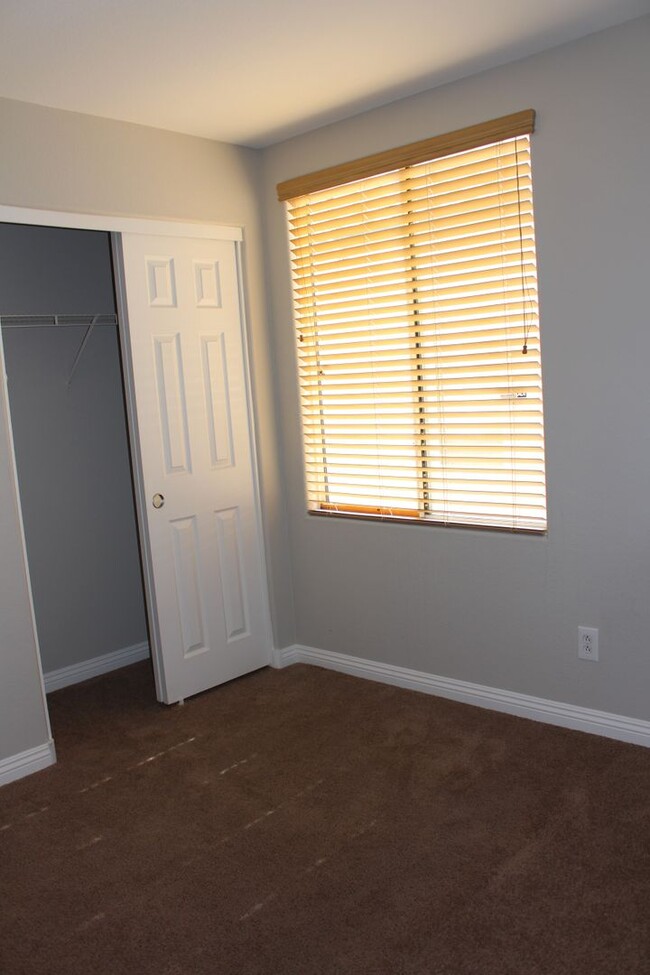 Building Photo - BEAUTIFUL 4 BEDROOM HOME WITH A POOL!