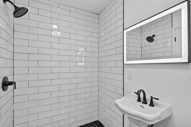 Building Photo - 165 W Main St