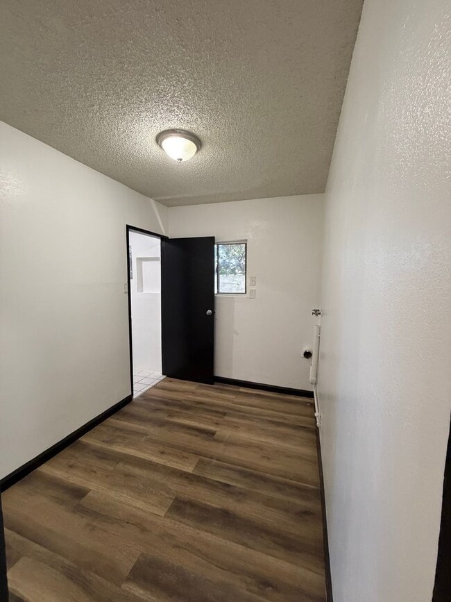 Building Photo - Belmont