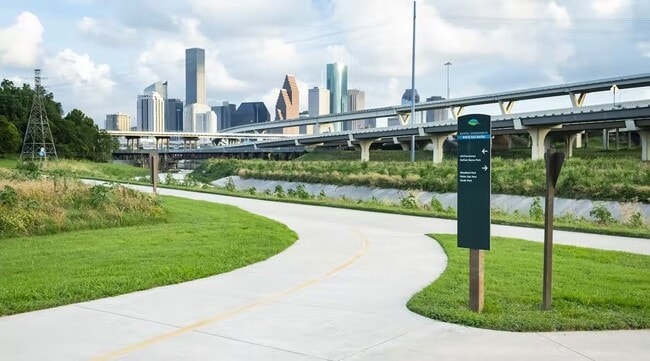 Building Photo - 717 Morris St