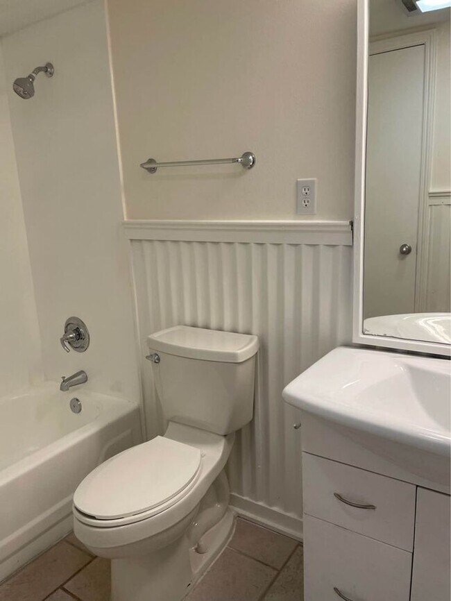 Building Photo - 2500 Houma Blvd