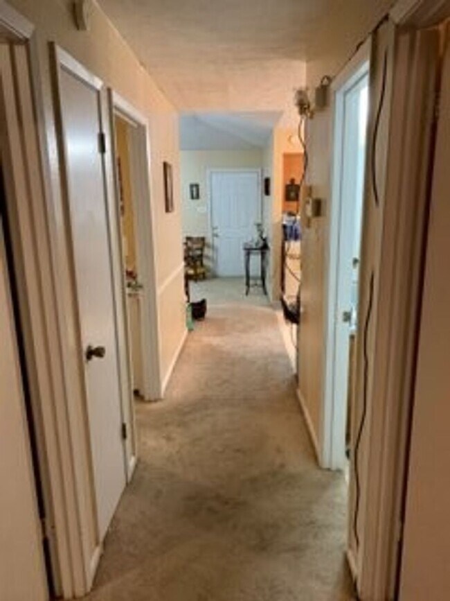 Building Photo - Bryan - 3 Bedroom - 2 Bath -1 vehicle garage - Fenced in back yard - House.