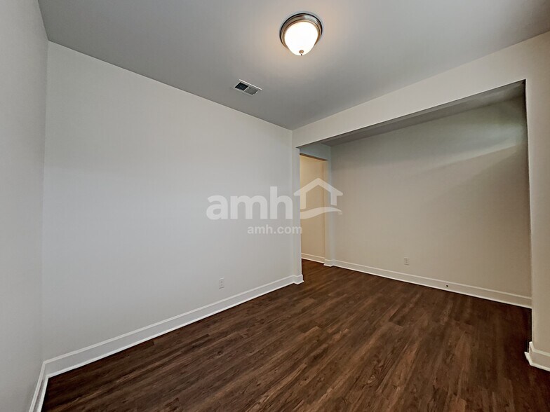 Building Photo - 4509 Tarpon Dr