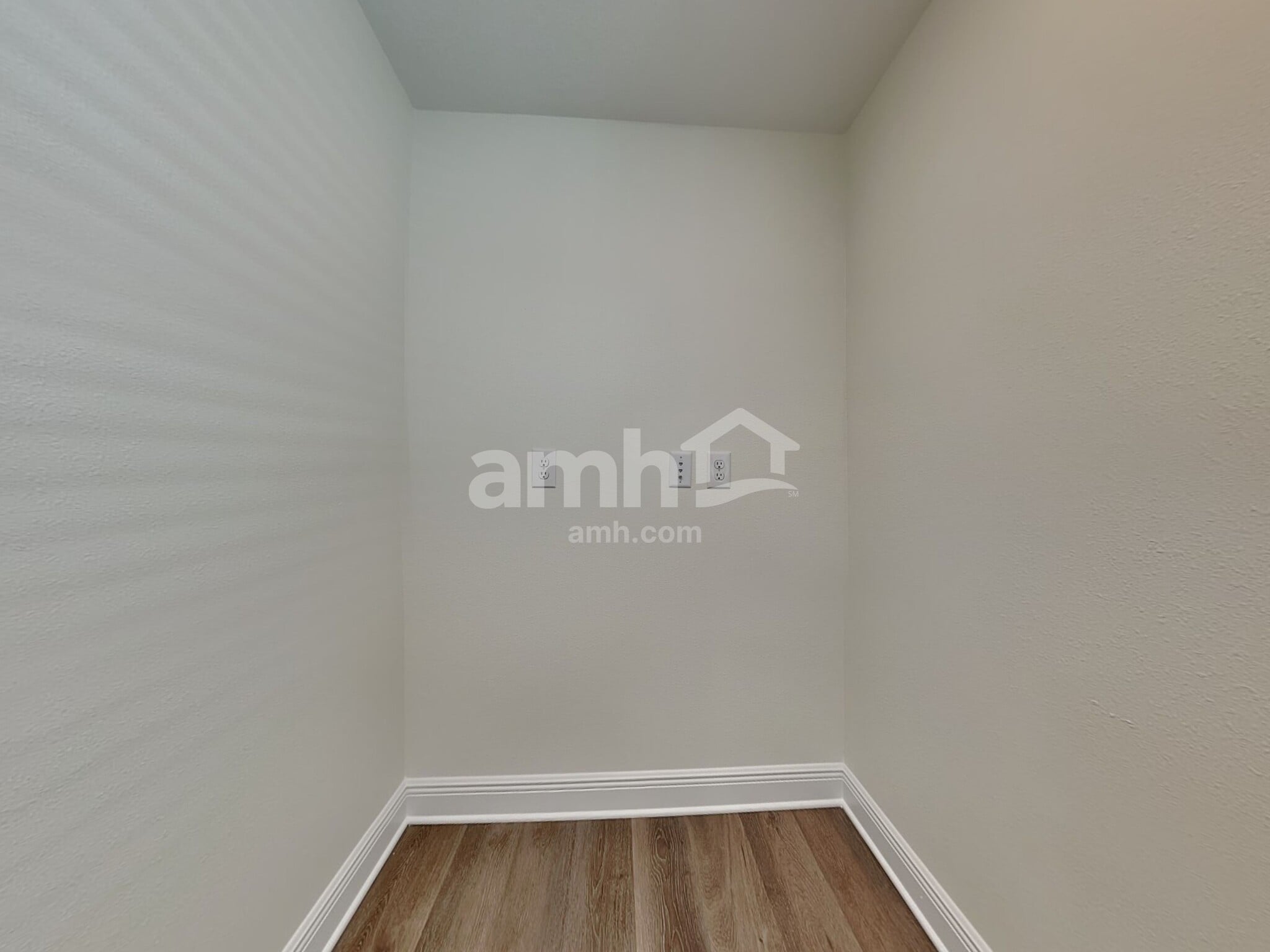 Building Photo - 27170 St Andrews Ave