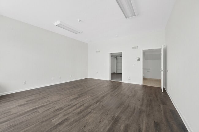 Building Photo - Towne Center Flats - 14154 Lakeside Blvd.