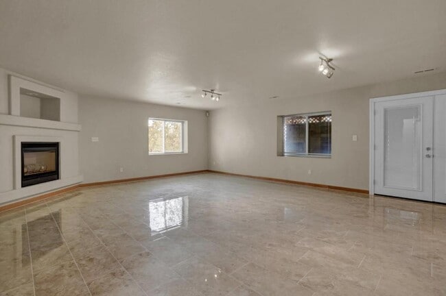 Building Photo - 5235 Bancroft Heights